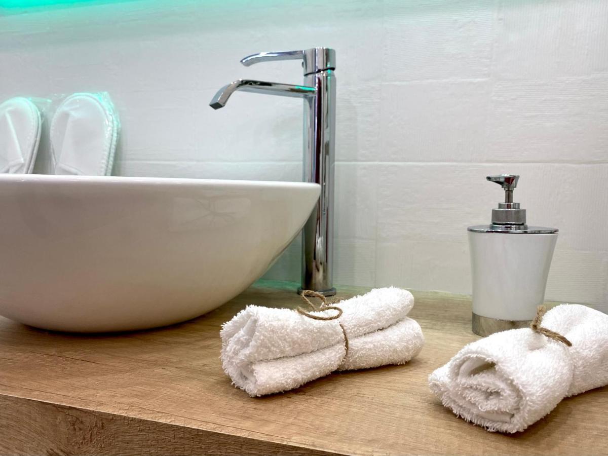 Suite Breeze - Private Heated Pool Малага Экстерьер фото